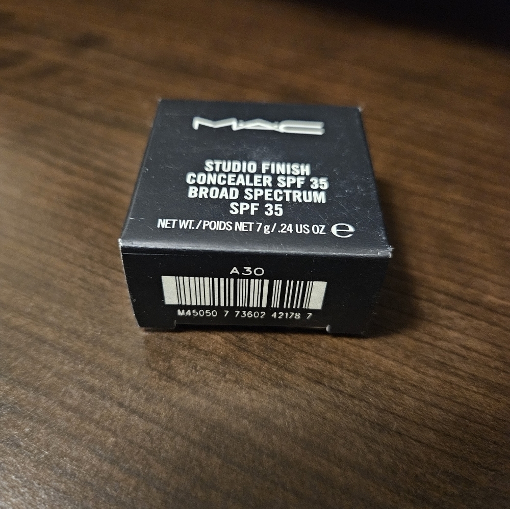 Mac STUDIO FINISH SPF 35 CONCEALER in NC48 (NIB) - Picture 5 of 5